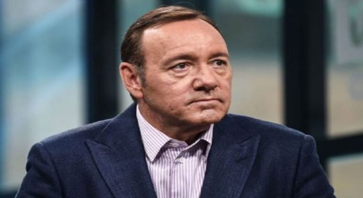 Acusan formalmente a Kevin Spacey de cuatro cargos de agresión sexual