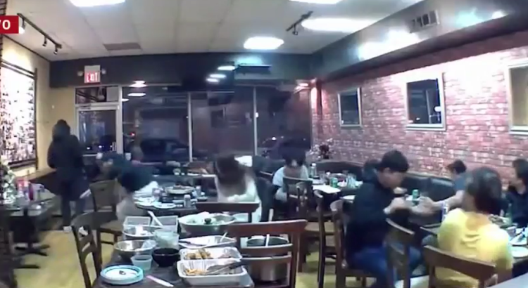 Tiroteo fuera de restaurante deja dos heridos en Chicago