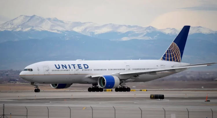 Se reanudan vuelos de United Airlines en Estados Unidos