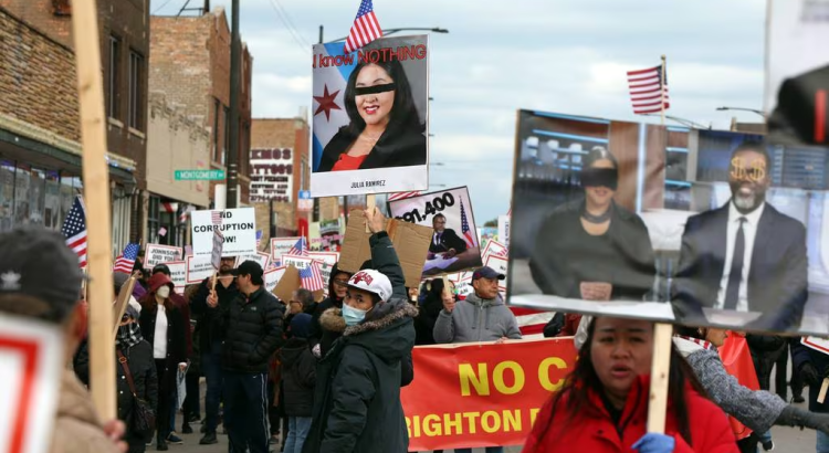 Realizan manifestaciones en Brighton Park, Chicago contra el campamento de inmigrantes