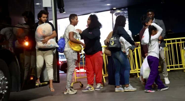 Misuri propone recibir a migrantes de Chicago ofreciendo alojo temporal gratuito