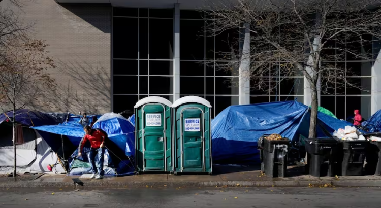 Los suburbios donde los migrantes “están prohibidos” y se enfrentan a multas en Chicago