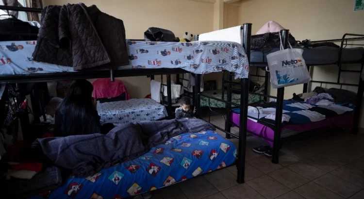 Chicago retira contaminación donde se planea edificar un campamento migrante