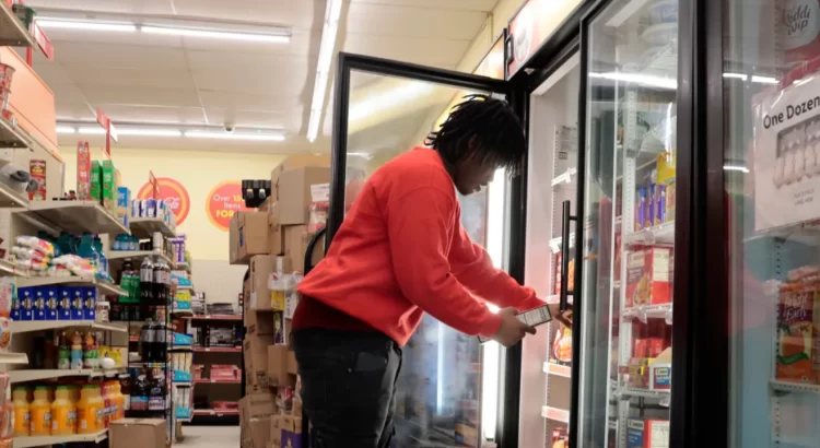 El consejo de Chicago evalúa el impacto de las tiendas de dólar en la comunidad