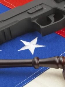 Trump reafirma su defensa del derecho a portar armas tras intento de atentado
