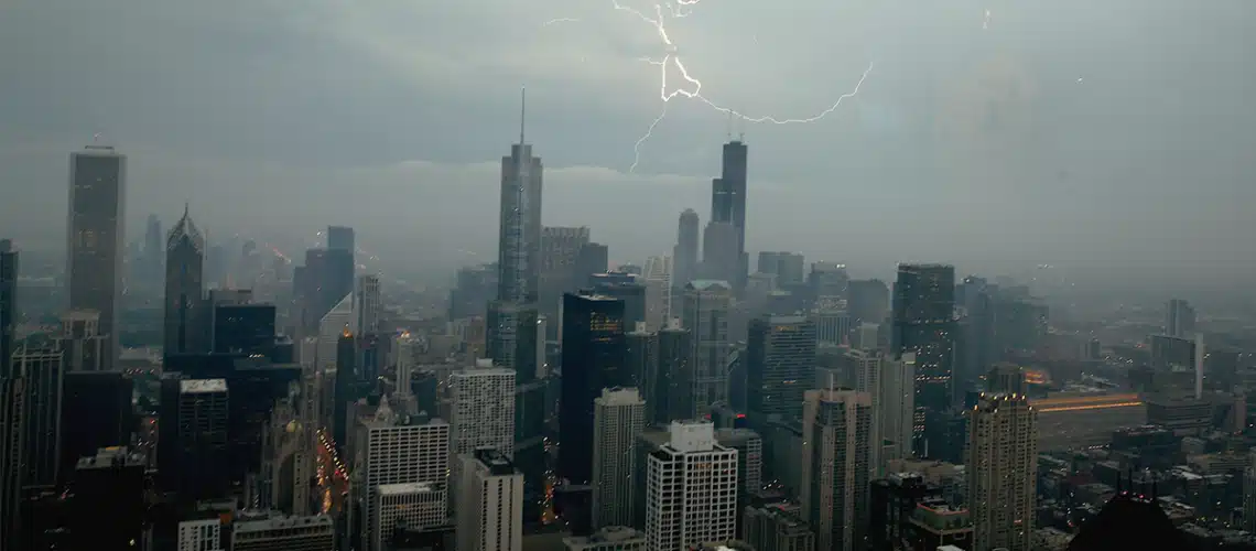 Probabilidad de tormentas fuertes a severas con aguaceros intensos y vientos de 60mph