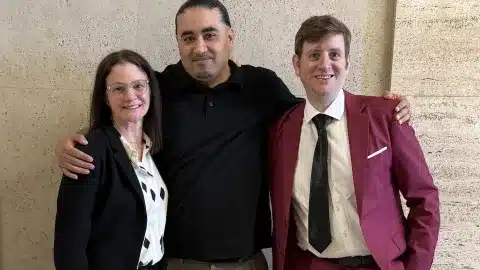 Hispano que pasó 22 años en prisión por un crimen que no cometió demanda a la Policía de Chicago