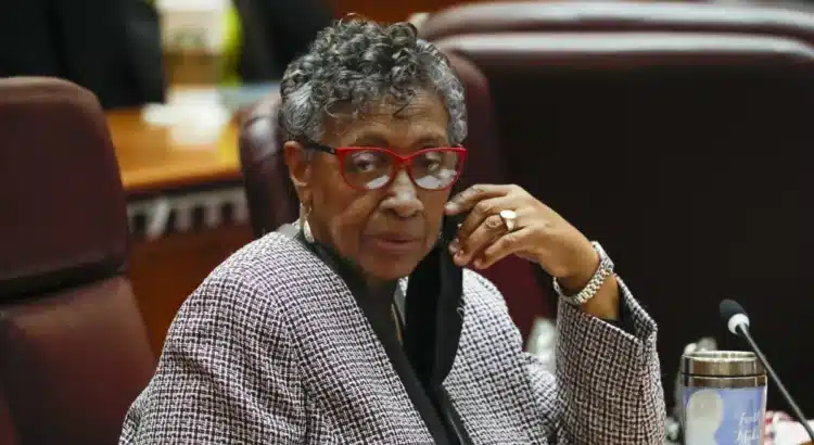 La ex concejala Carrie Austin fue declarada no apta para ser juzgada