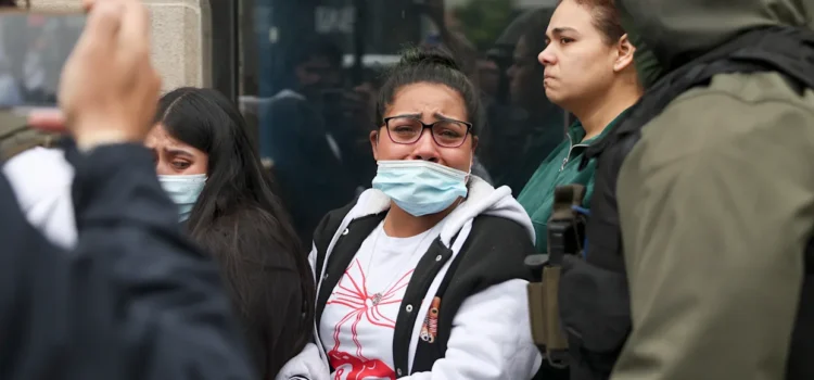 Los arrestos del ICE aumentan en Chicago bajo el gobierno de Trump, muchos sin condenas, según muestran los datos