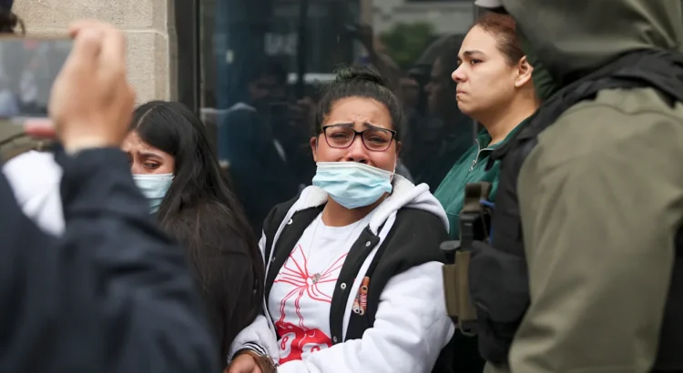 Los arrestos del ICE aumentan en Chicago bajo el gobierno de Trump, muchos sin condenas, según muestran los datos
