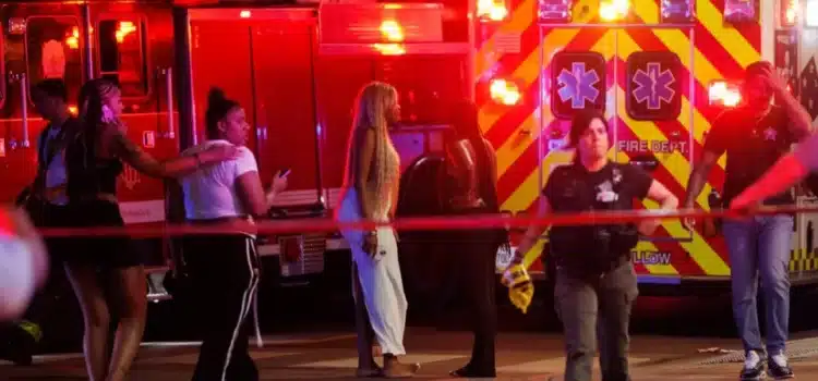 4 muertos y 14 heridos en tiroteo masivo en Chicago frente al club nocturno River North