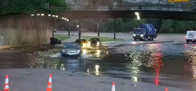 Lluvias torrenciales en Chicago provocan inundaciones y accidentes; probabilidad de clima severo más adelante
