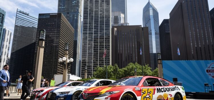 Los negocios del centro de Chicago vuelven a tener sentimientos encontrados sobre la NASCAR
