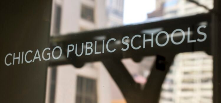 Las Escuelas Públicas de Chicago despiden a casi 1.500 maestros y miembros del personal
