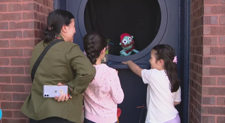The Sugar Hole: la heladería viral de Chicago dirigida por marionetas