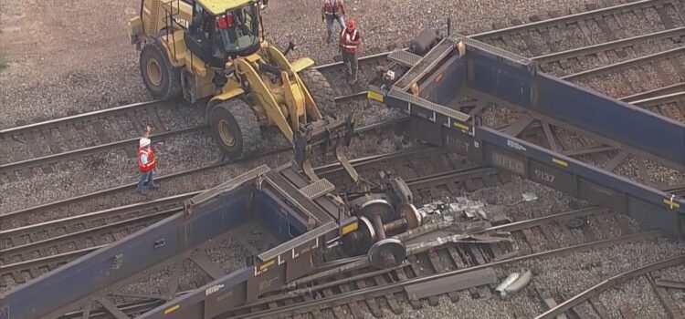 El descarrilamiento de un tren de carga afecta a los trenes de Metra BNSF