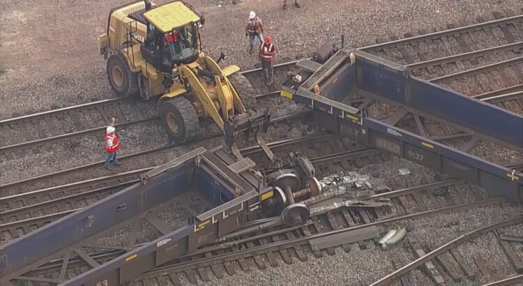 El descarrilamiento de un tren de carga afecta a los trenes de Metra BNSF