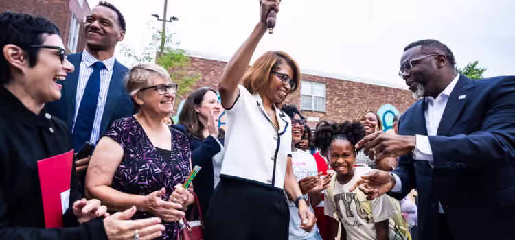 Los estudiantes de las Escuelas Públicas de Chicago regresan a clases en medio de la incertidumbre presupuestaria
