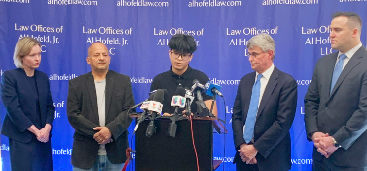 Familia hispana recibirá $2.5 millones de indemnización tras equivocación policiaca en Chicago
