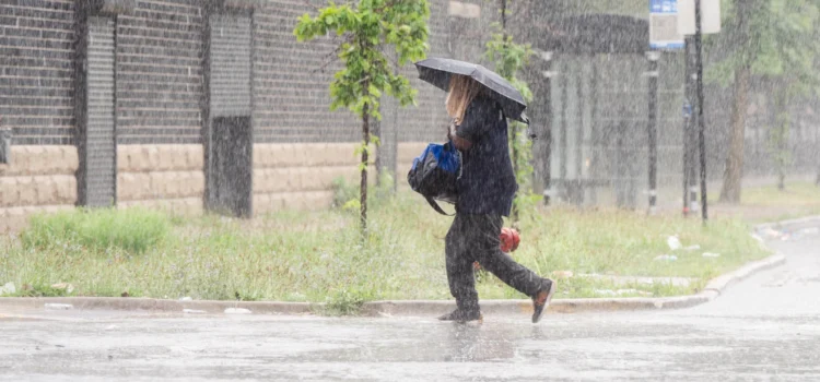 Tormentas nocturnas causan inundaciones y cortes de energía en Chicago