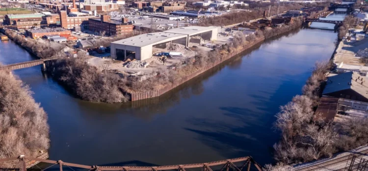 El canal que famosamente invirtió el curso del río Chicago merece un mejor nombre, dice un grupo
