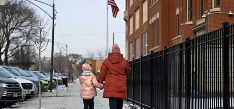 Escuelas Seguras para Todos: el plan de Illinois para proteger a migrantes indocumentados