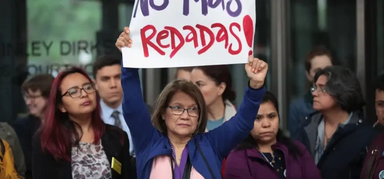 “Es aterrador”: en Chicago, latinos temen incluso ir a la iglesia por las redadas antiinmigrantes