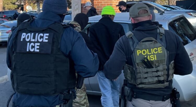 Redadas migratorias en Chicago cerca de escuelas generan alarma y protestas