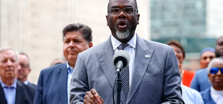 La policía Chicago no colaborará con la Guardia Nacional: alcalde