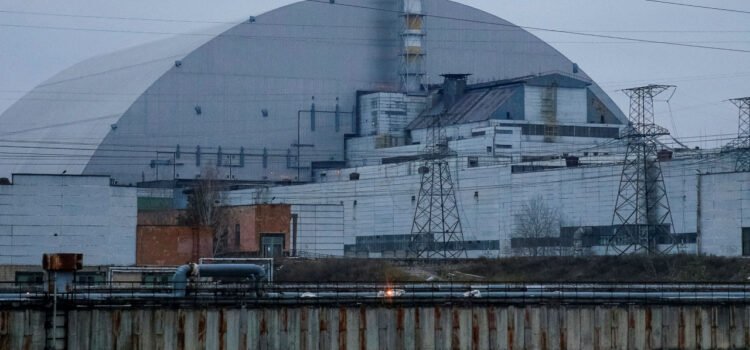 Ataque ruso ha dejado sin electricidad las instalaciones de Chernóbil, afirma Ucrania