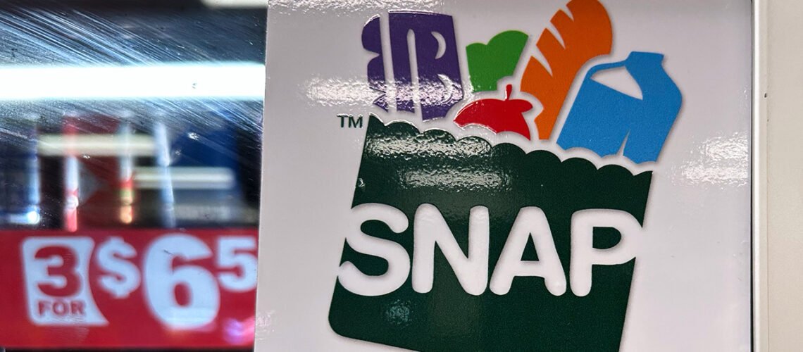 Algunos residentes de Illinois reciben este mes beneficios parciales del programa SNAP