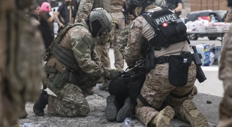 Tribunal federal de apelaciones retrasa liberación de cientos de detenidos de ICE