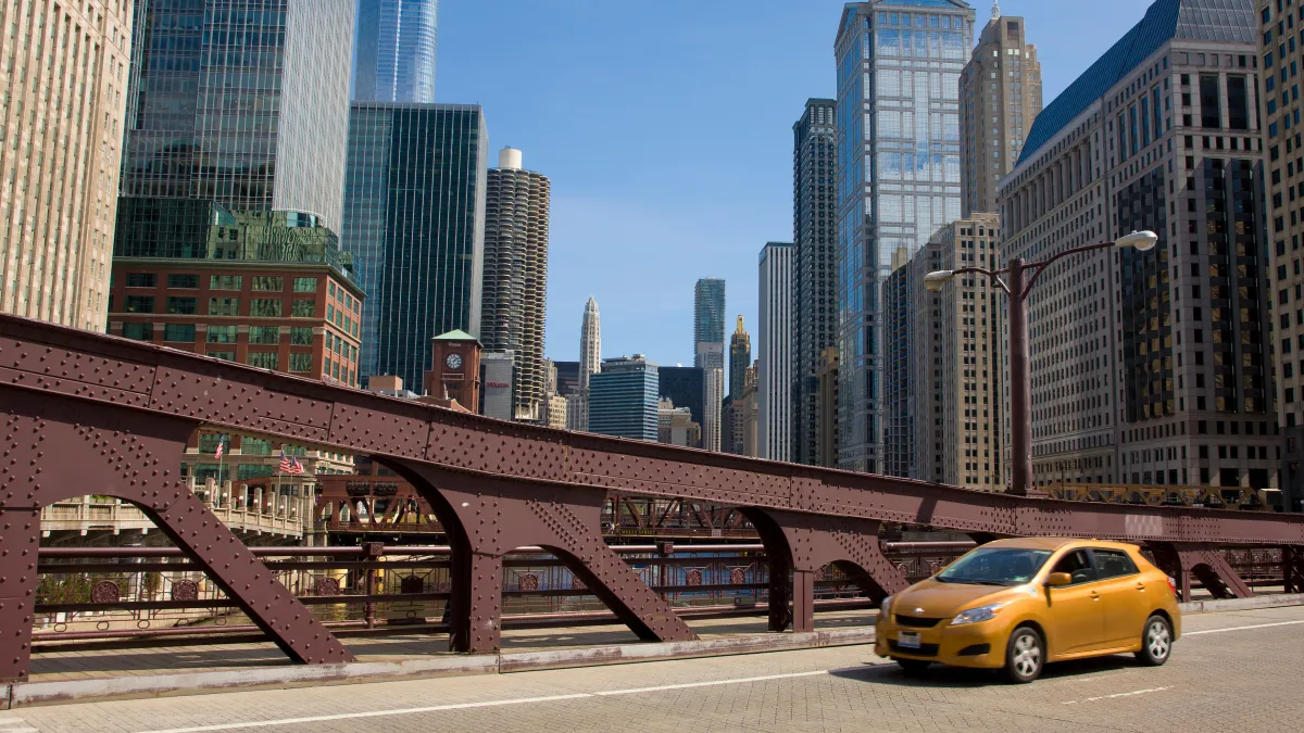 Concejales de Chicago analizan propuestas que impactarían a inquilinos y propietarios